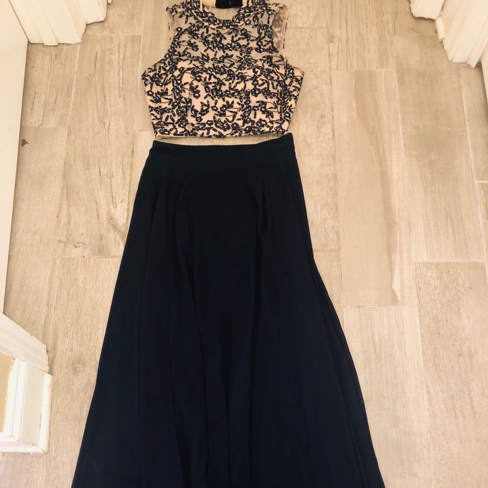 Off white / Royal blue two piece prom dress!💙